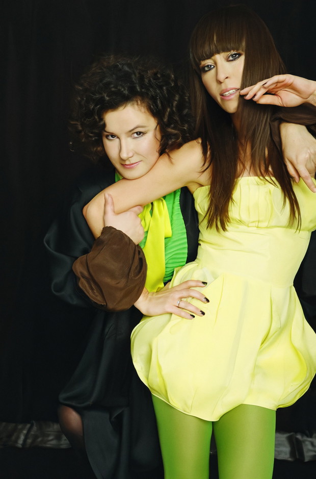 NATALIA KUKULSKA I VIOLA ŚPIECHOWICZ Przyjaciółki na tratwie