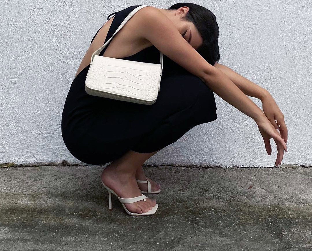 Ten model torebki to totalny hit sezonu - noszą ją już wszystkie modne Francuzki. Znalazłyśmy najpiękniejsze modele!