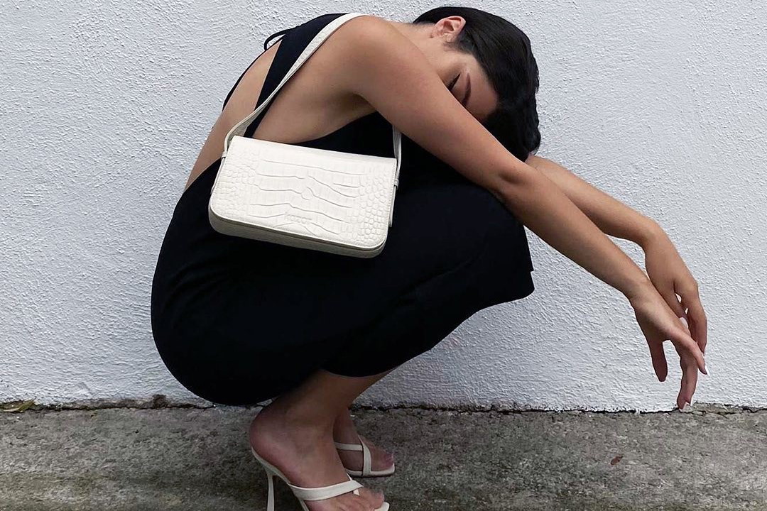 Ten model torebki to totalny hit sezonu - noszą ją już wszystkie modne Francuzki. Znalazłyśmy najpiękniejsze modele!