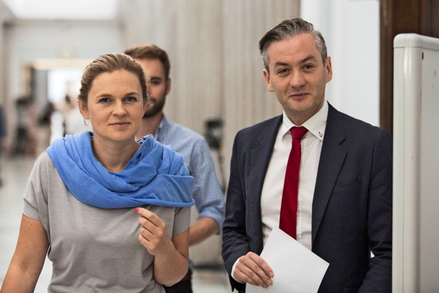 Barbara Nowacka kontynuuje polityczne dzieło matki i podobnie jak ona jest bardzo ambitna.
