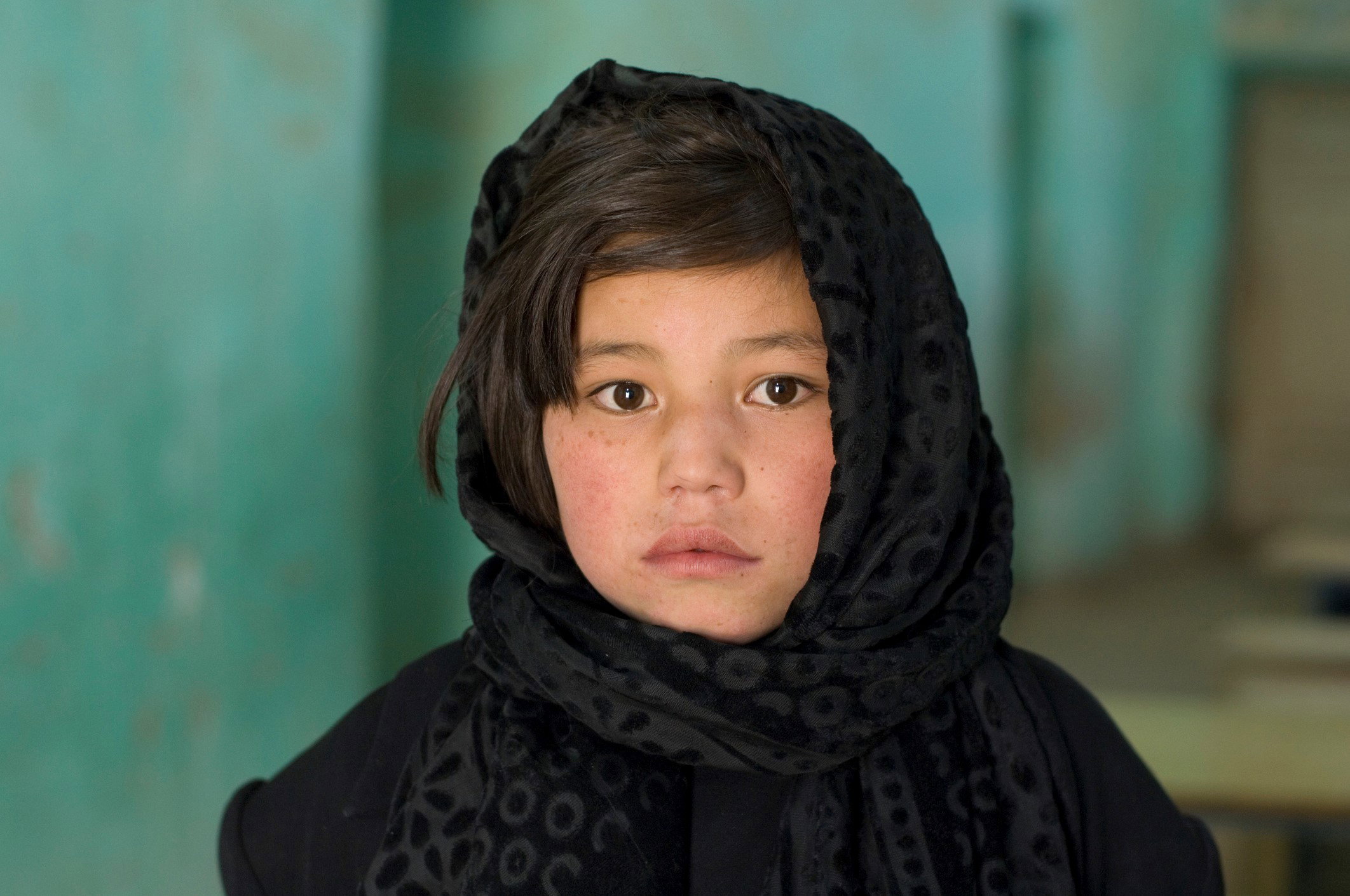 9-letnia dziewczynka sprzedana przez rodzinę w zamian za jedzenie . "To jest twoja panna młoda. Proszę, nie bij jej"