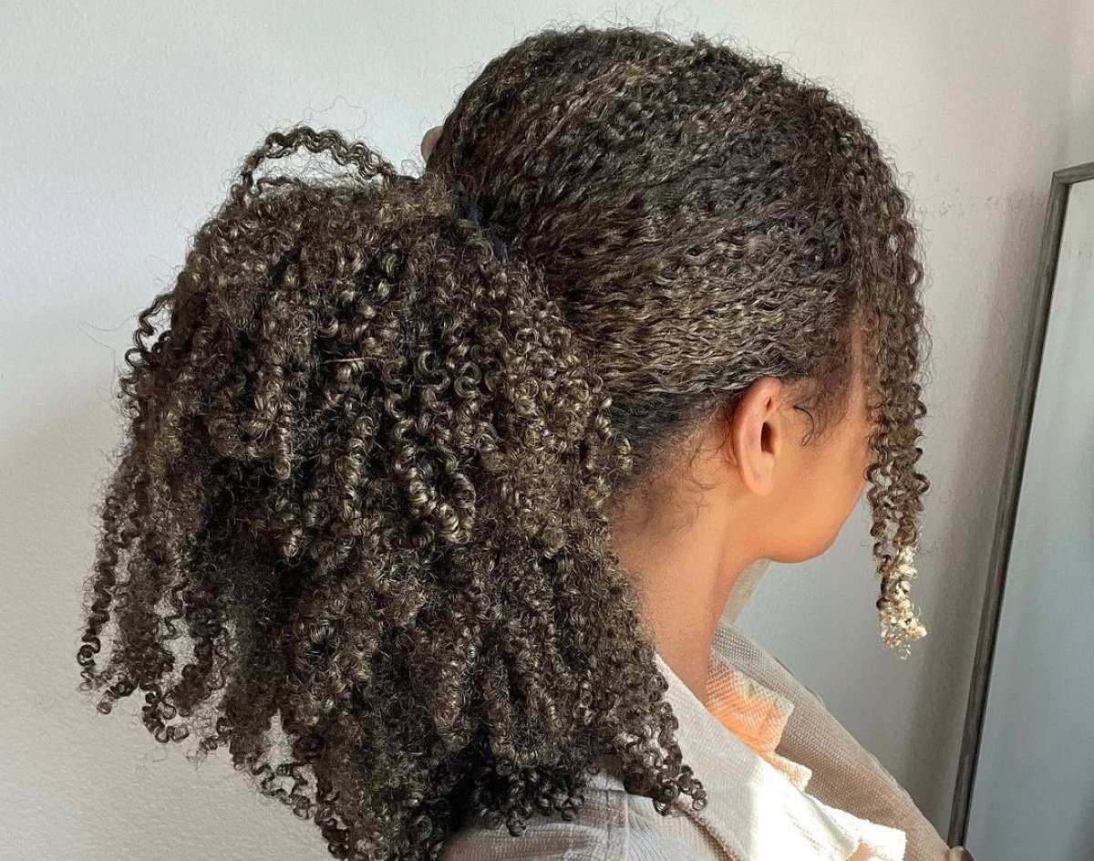 Fryzury z kręconymi włosami