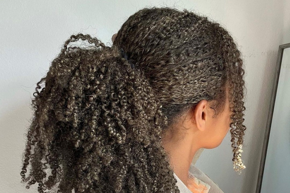 Fryzury z kręconymi włosami