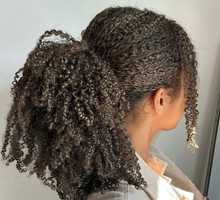 Fryzury z kręconymi włosami