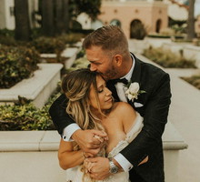 Panna młoda, która od lat jest sparaliżowana, marzyła, żeby w dniu ślubu pójść do ołtarza. Goście nie kryli łez wzruszenia