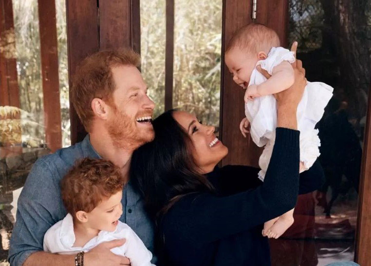 Meghan i Harry dzielą się pierwszym zdjęciem swojej córki Lilibet Diana