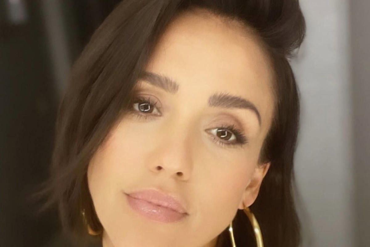 Jessica Alba w bobie