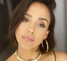 Jessica Alba w bobie