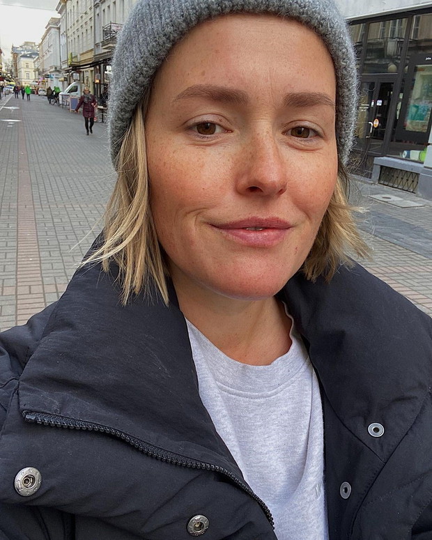 Olga Frycz zamieściła zdjęcie z 4-miesięczną córeczką z Teneryfy. W komentarzach zawrzało: Nie karmi pani piersią? Taka wzorowa mama?
