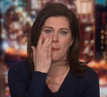 Dziennikarka rozmawiała z ojcem, który dowiedział się o śmierci dzieci i żony z internetu. W pewnym momencie popłakała się na wizji