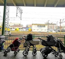 Wózki dziecięce na dworcu w Przemyślu