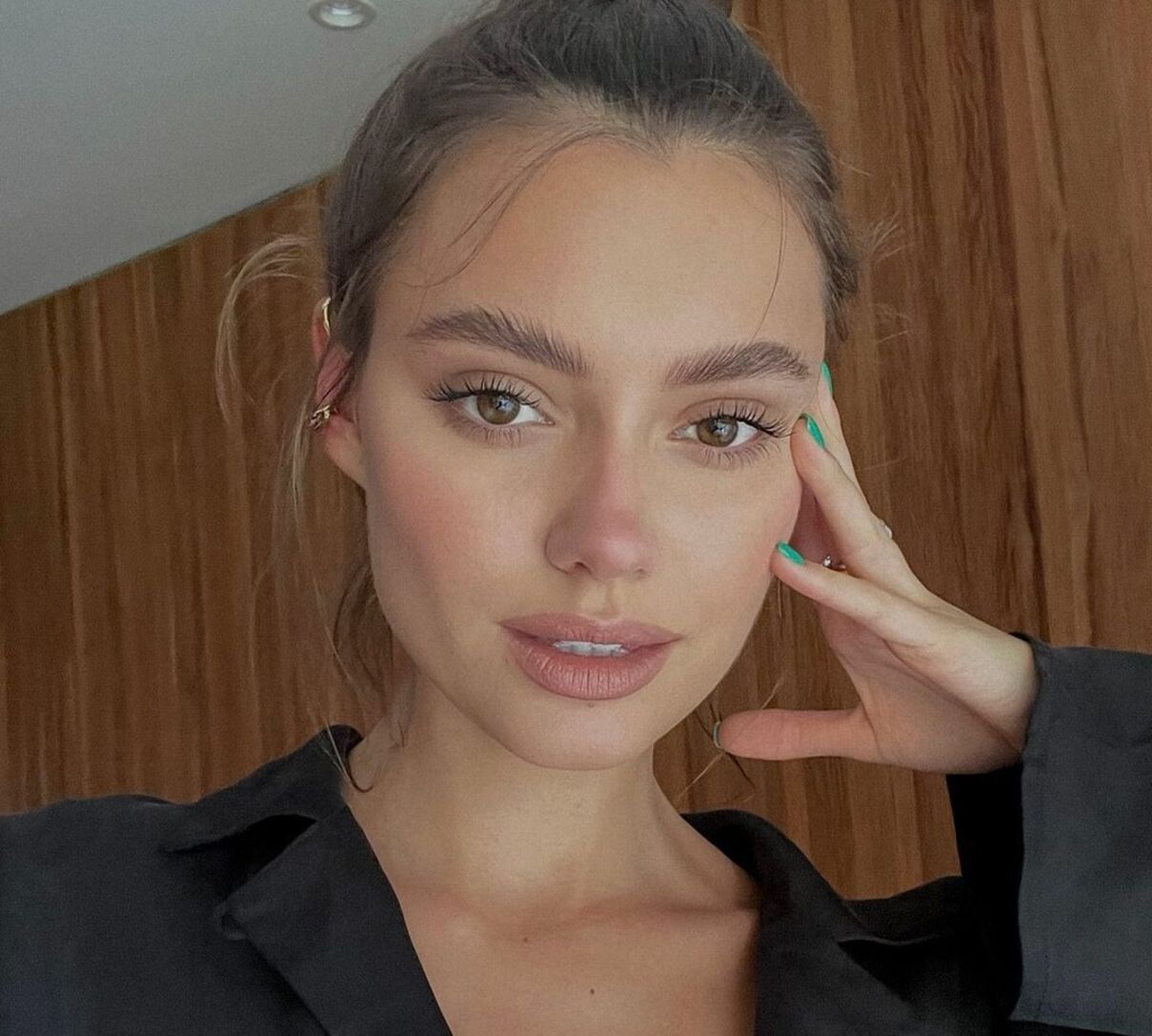 Puder Eveline „efekt retuszu”