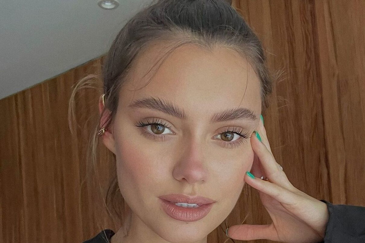 Puder Eveline „efekt retuszu”