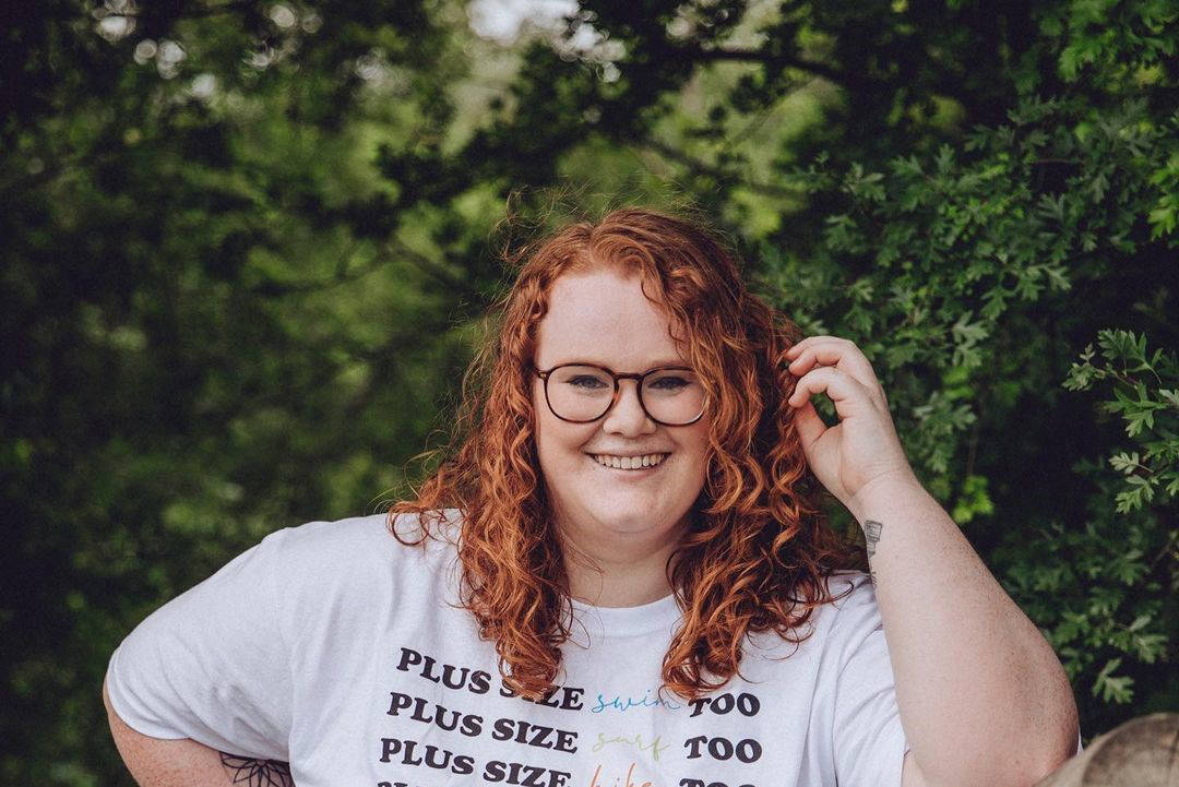 Influencerka obnażyła prawdę, na jakie utrudnienia napotykają osoby plus size w samolotach. Siedzenia to pikuś, musiała "wciskać się" do toalety!