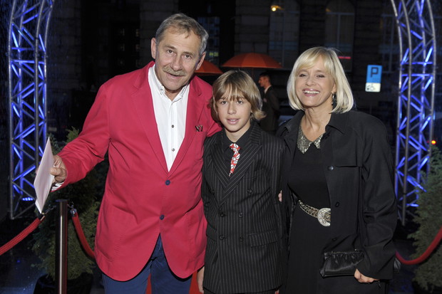 Andrzej Strzelecki z żoną Joanną Pałucką i synem Antonim Strzeleckim