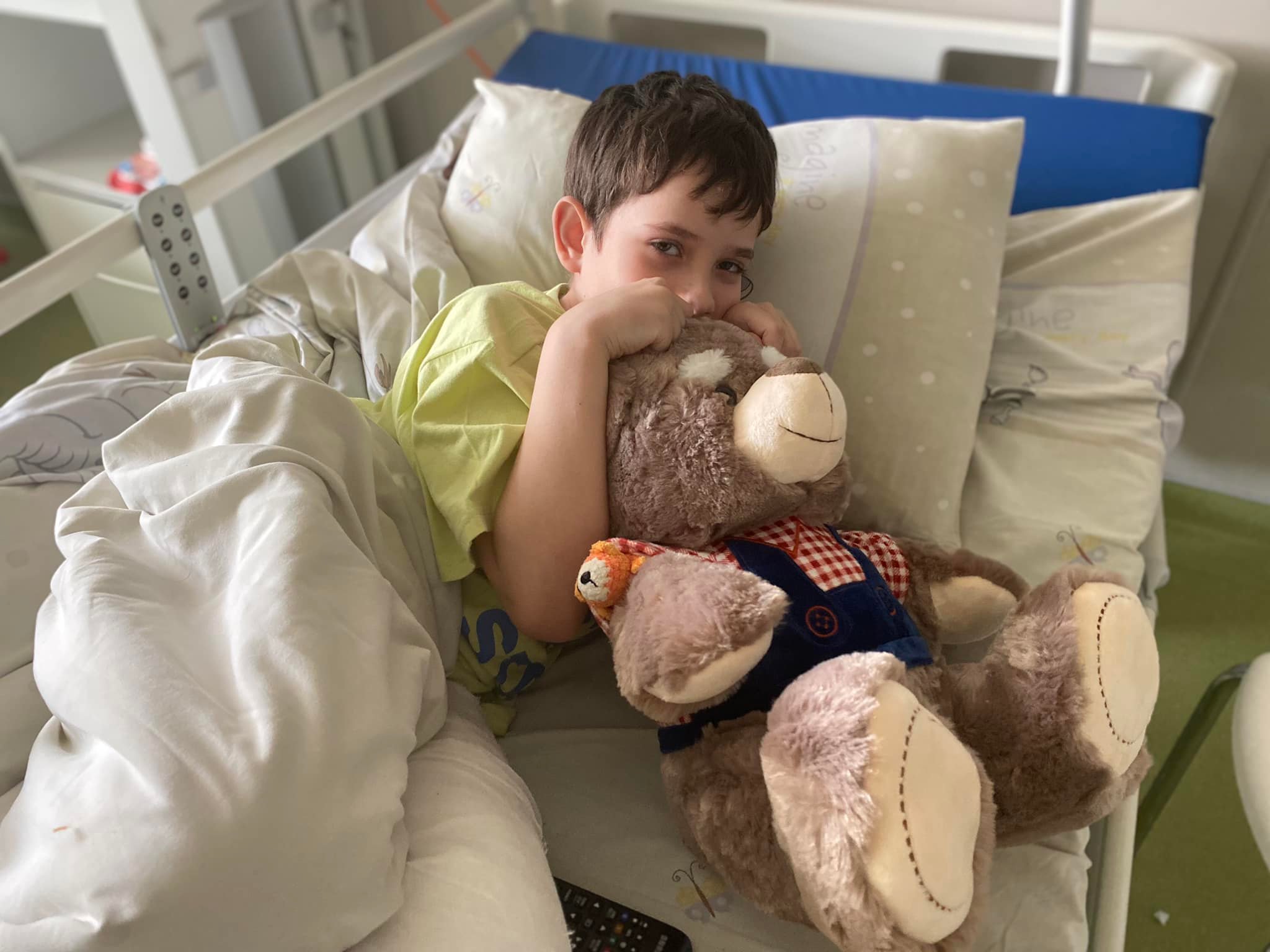 Przytulała syna dopóki biło jej serce. Zmarła w objęciach 10-latka. Ta historia nagłośniona przez kijowski szpital rozdziera serce