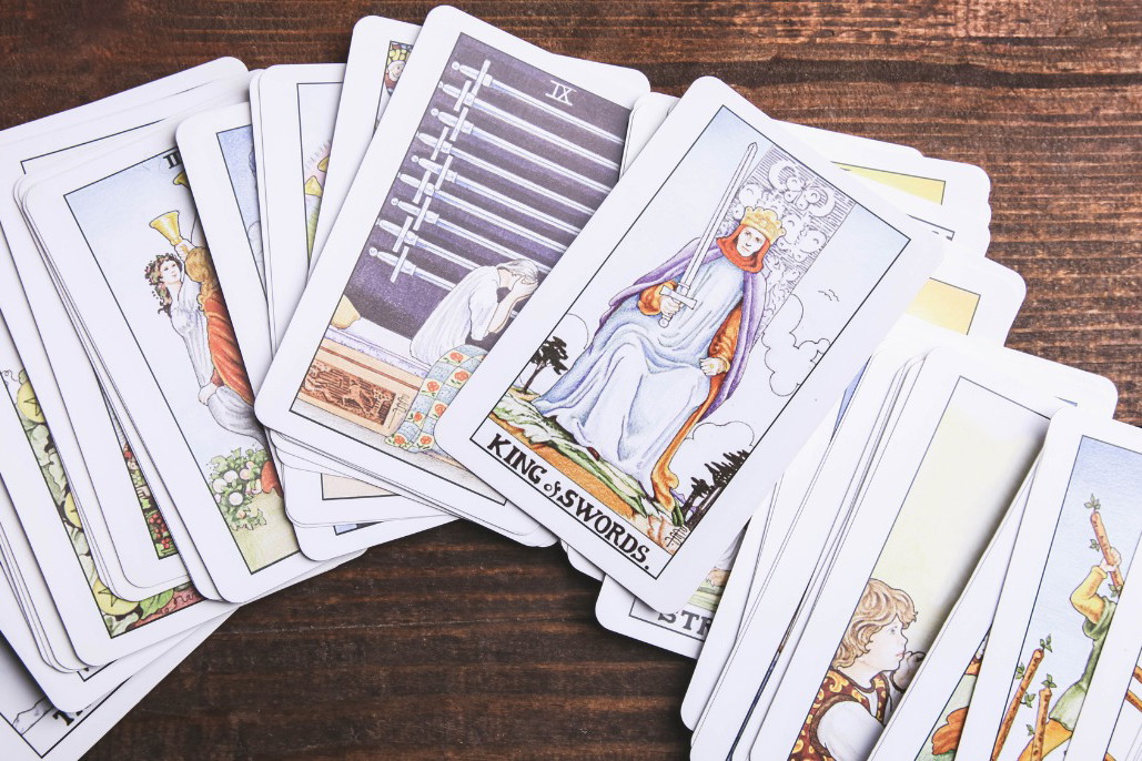 krol-mieczy-karta-tarot