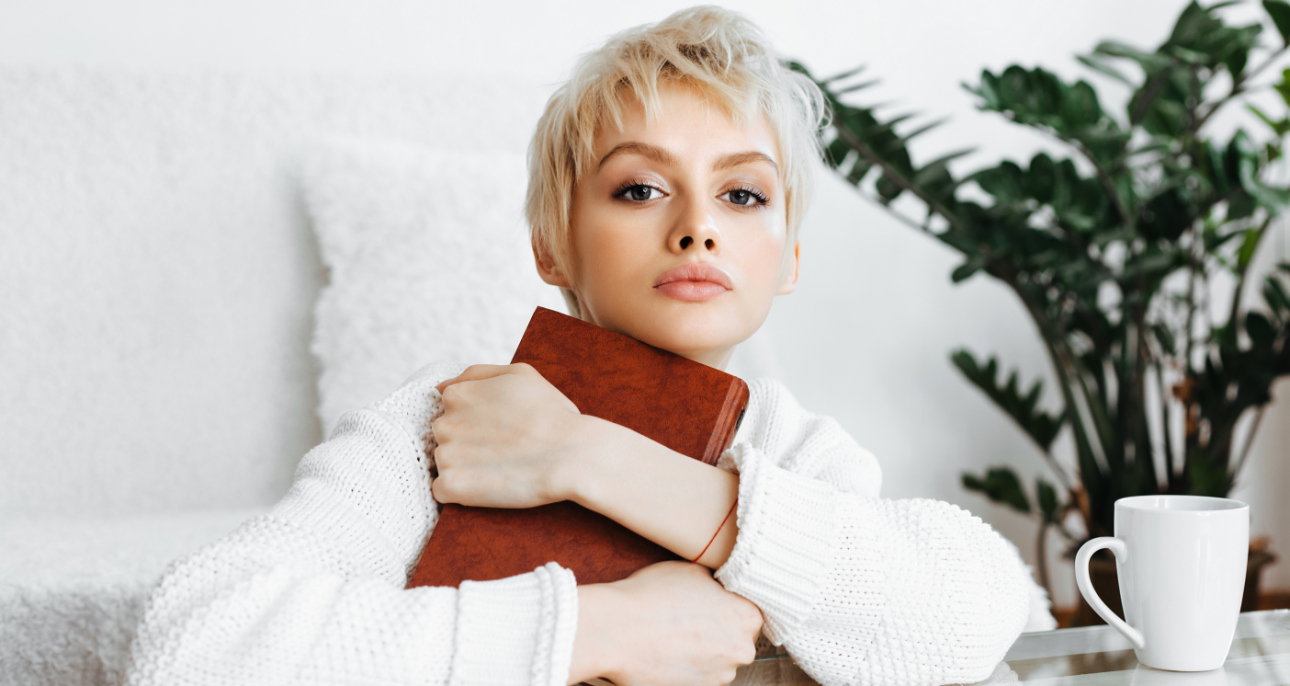 Krótkie włosy blond