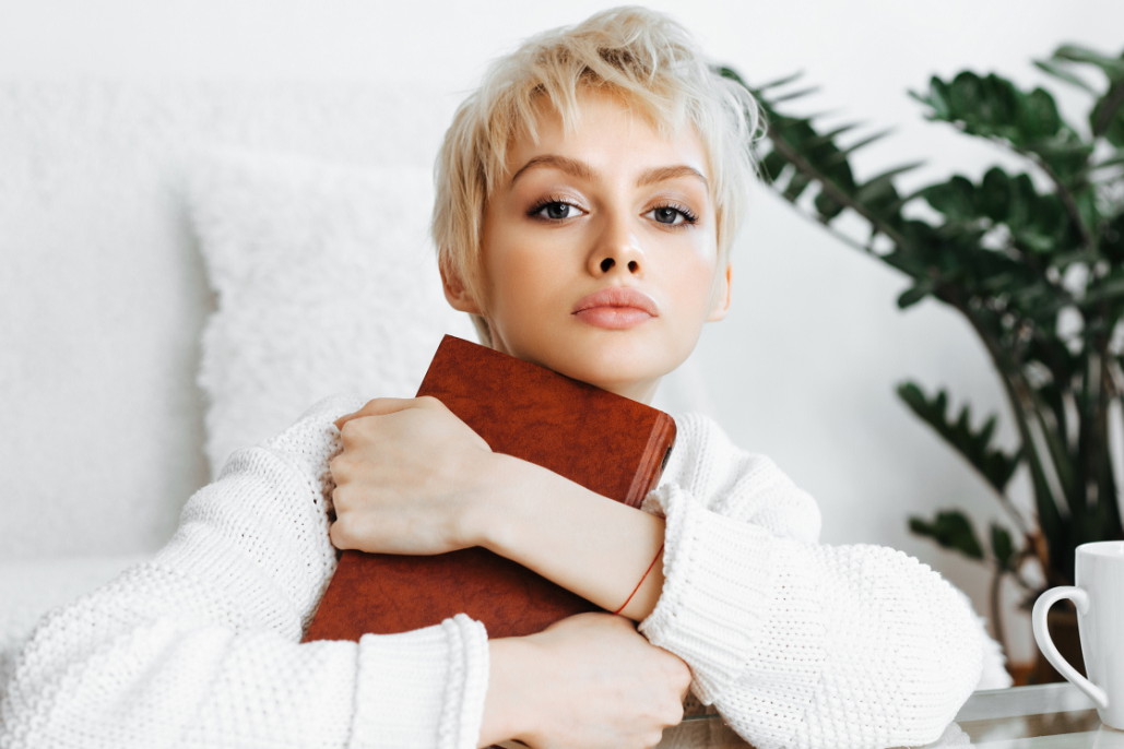 Krótkie włosy blond
