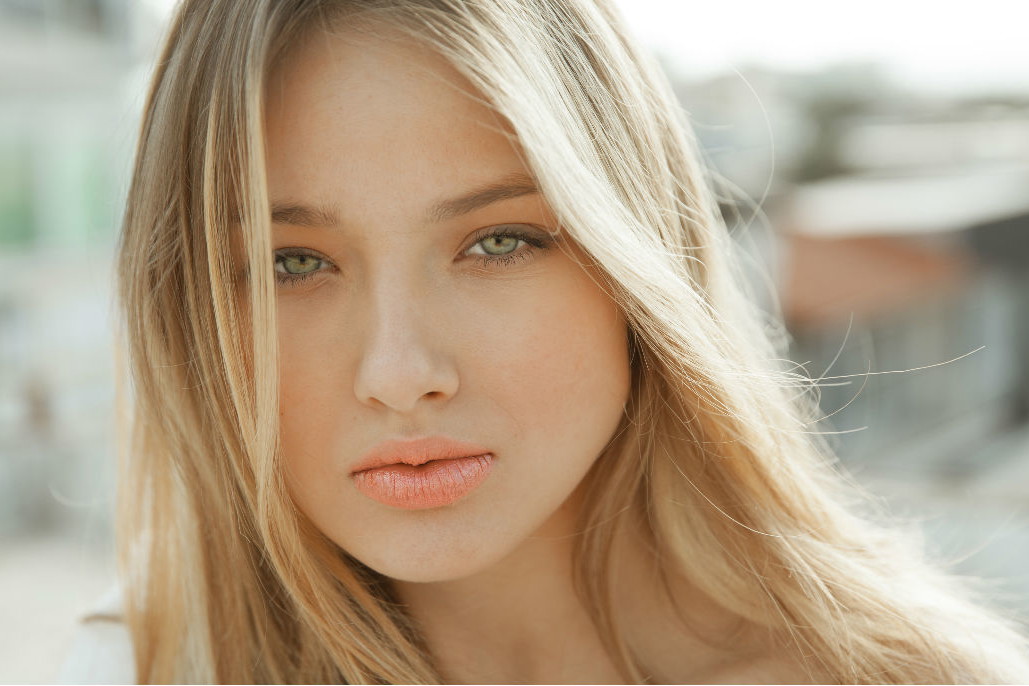 Domowe sposoby na rozjaśnienie włosów blond