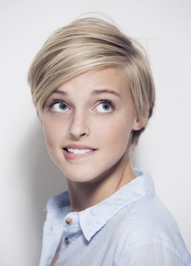 Krótkie włosy blond