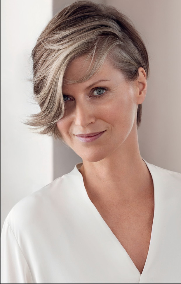 Krótkie włosy blond