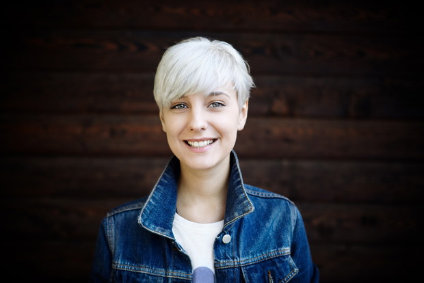 Krótkie włosy blond