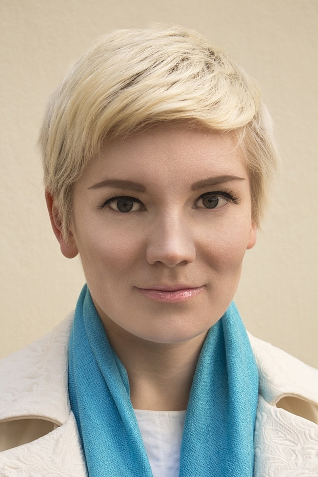 Krótkie włosy blond