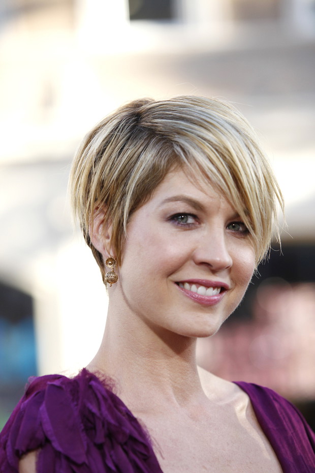 Krótkie włosy blond