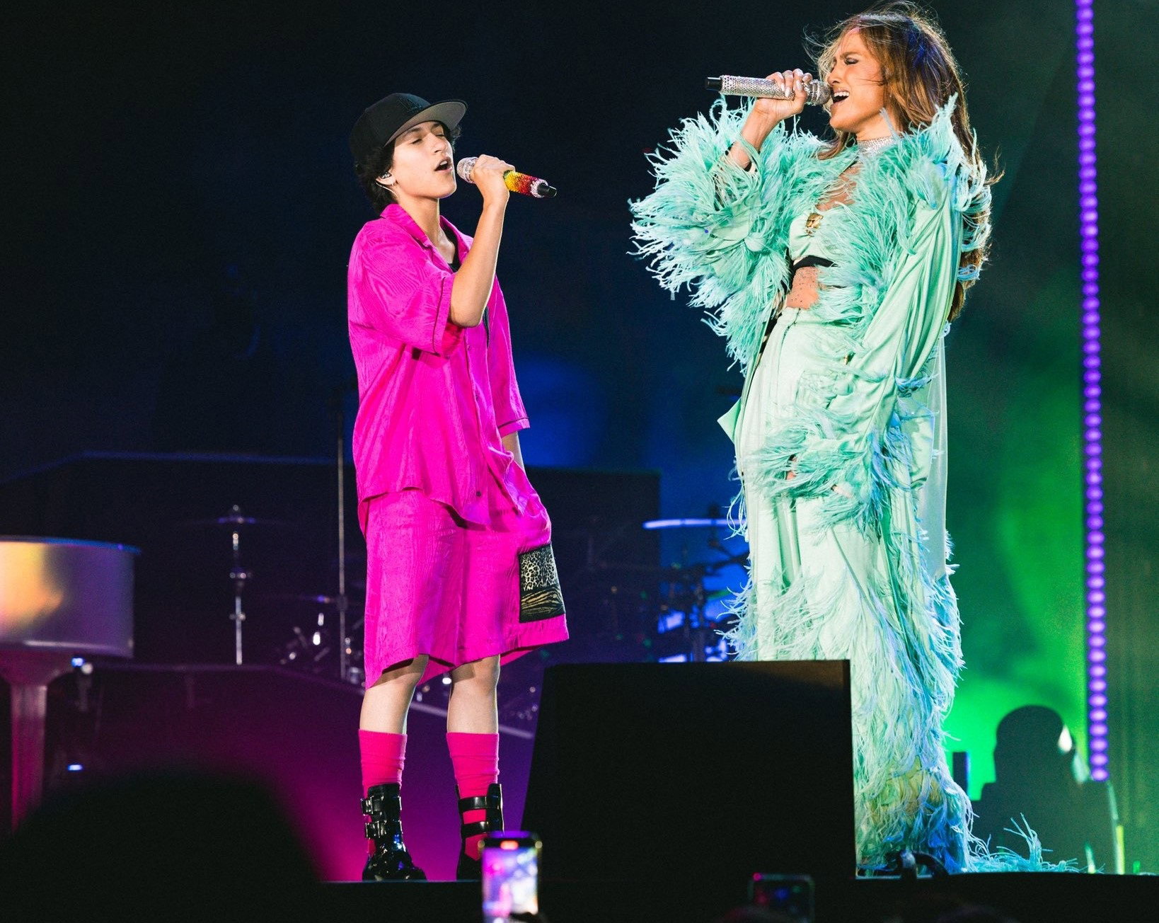 Jennifer Lopez podczas koncertu zaprosiła na scenę swoje dziecko. 14-letnie Emme jest osobą niebinarną