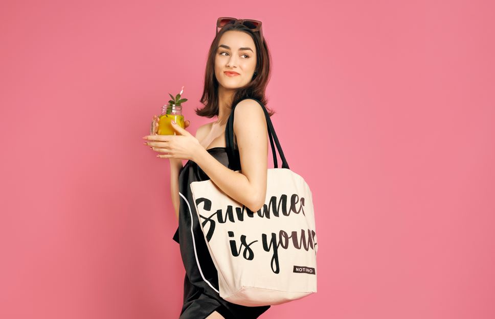 Produkty na lato, które powinny znaleźć się w Twojej wakacyjnej kosmetyczce. Bez problemu zamówisz je nawet last-minute do miejsca, w którym spędzasz wakacje