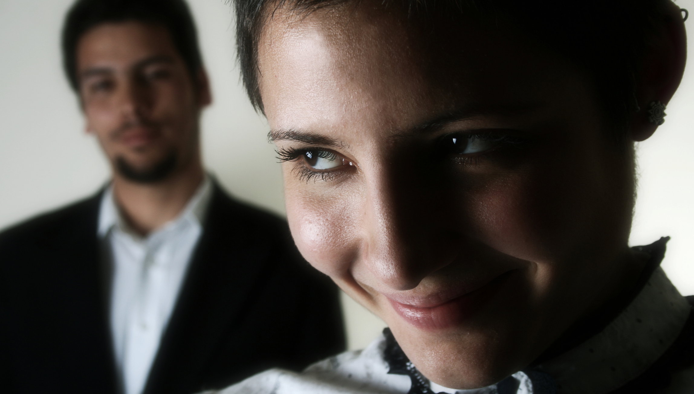 "Metoda szeptu" - tajemnicze zaklęcia z TikToka, dzięki którym podobno rozkochasz w sobie dowolną osobę. Czy to działa?