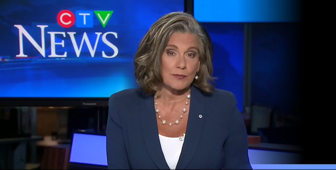 Znana dziennikarka zwolniona po 35 latach pracy w telewizji. Powód? Prawdopodobnie jej siwe włosy