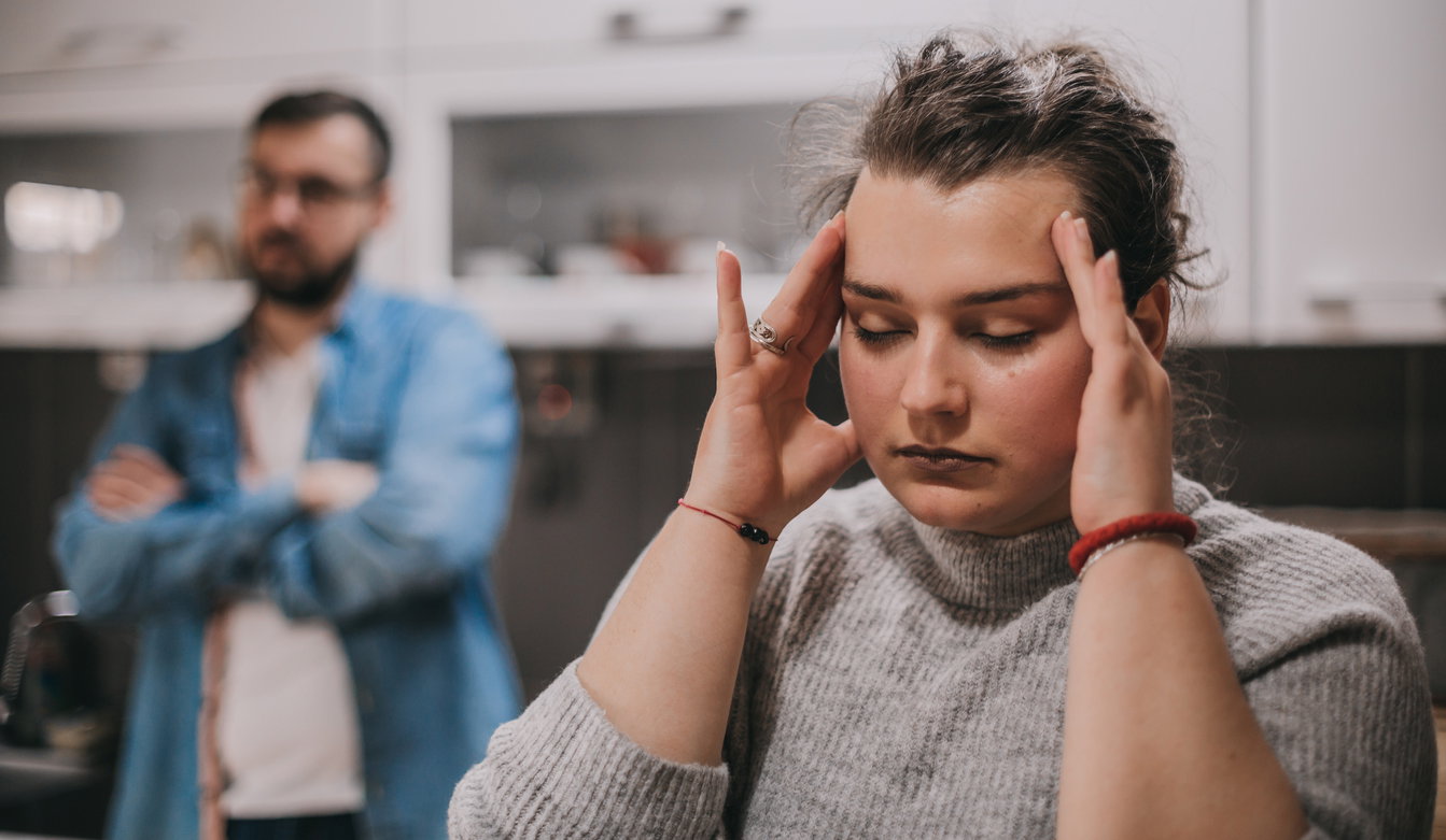 Odetnij się od swojego byłego. Rytuał odcięcia więzów energetycznych uwolni cię od złych myśli