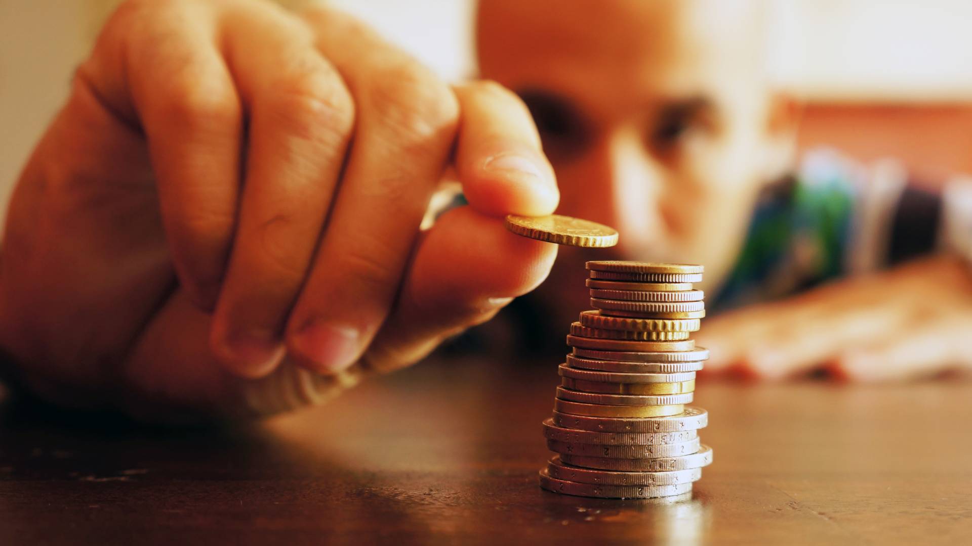 Mężczyźni o tych imionach liczą każdy grosz. Nigdy nie kupią ci kwiatów