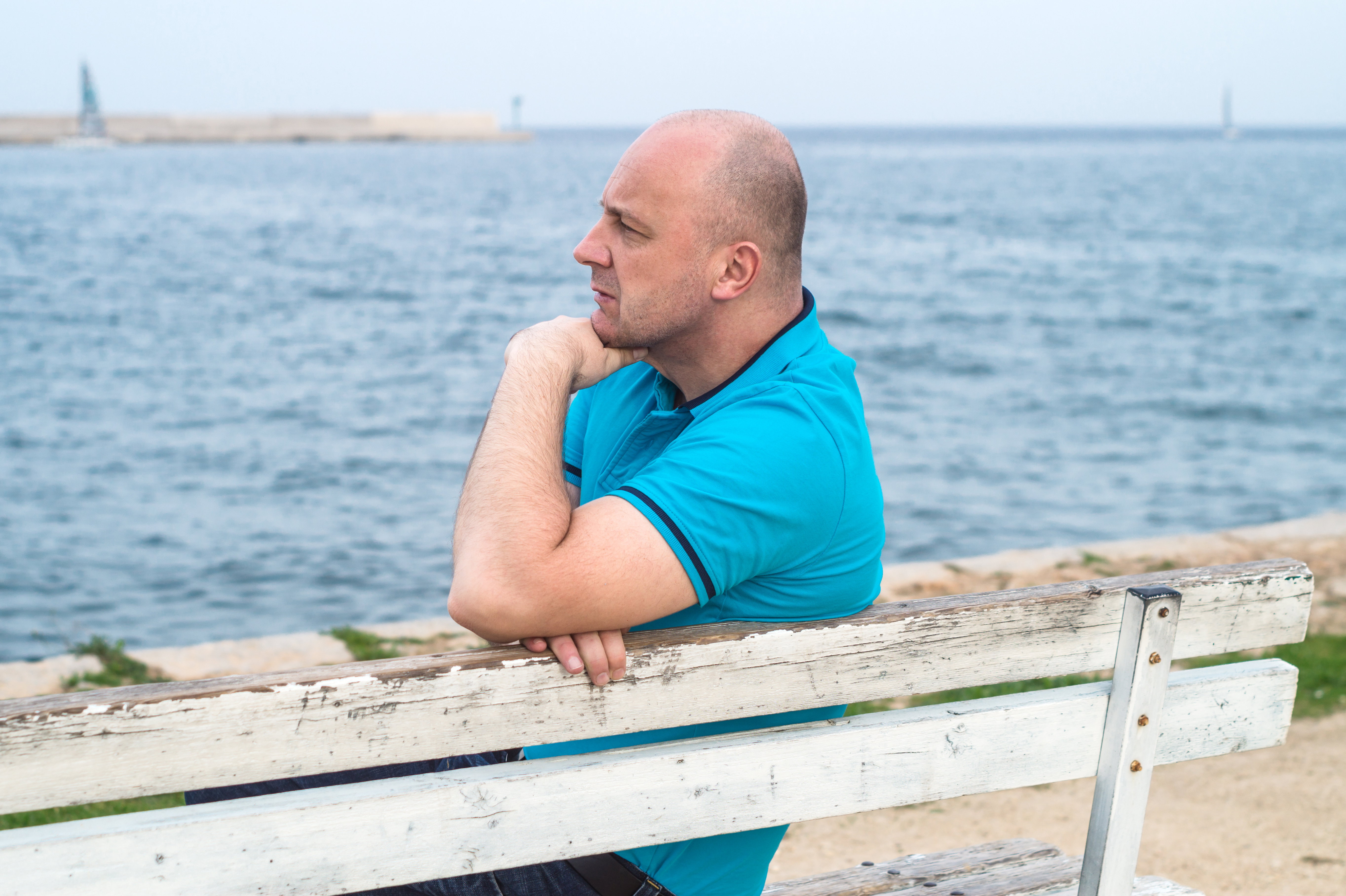 mężczyzna wspominający wypadek