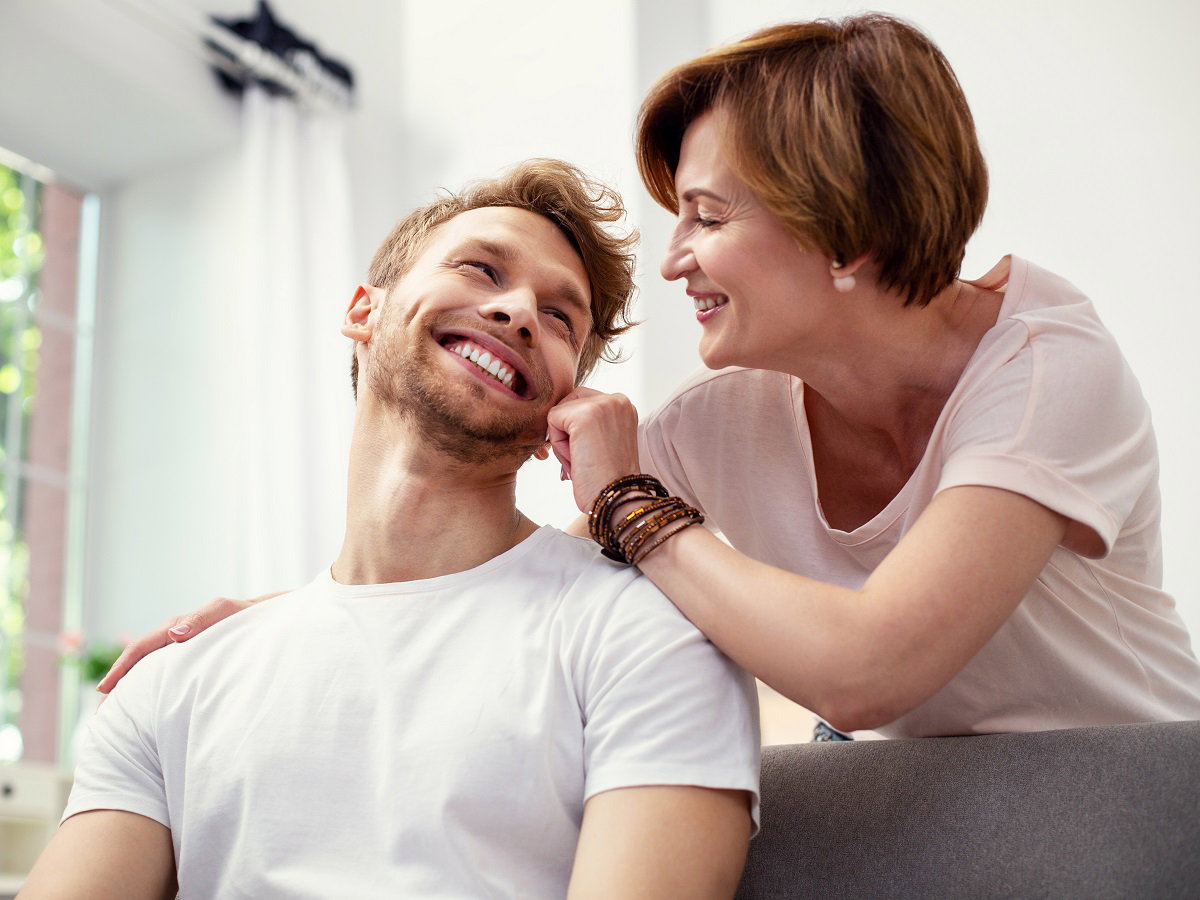 dorosły syn maminsynek