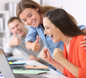 Wskazano 3 znaki zodiaku, które kują żelazo póki gorące. Potrafią wykorzystać każdą okazję