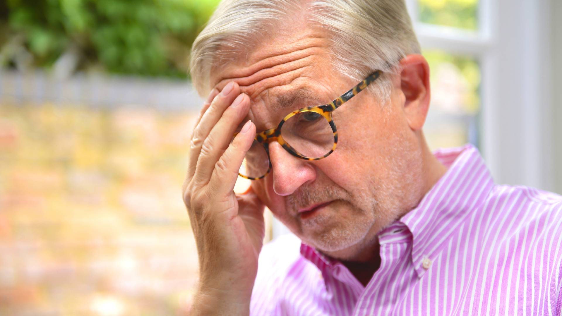 Wskazano imiona najbardziej wygadanych mężczyzn. Ale jak przyjdzie co do czego, to tych 5 panów chowa głowę w piasek