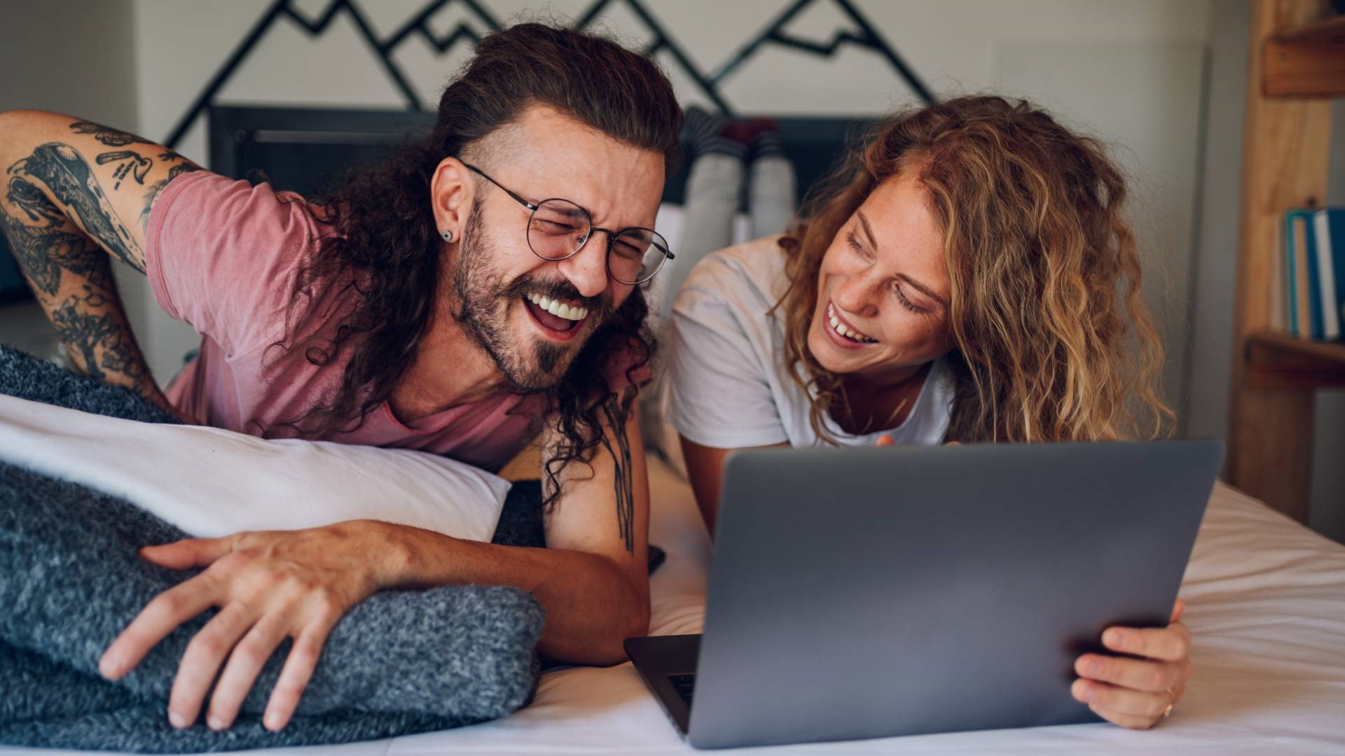 Wskazano znaki zodiaku, które zawsze żyją na kocią łapę. Boją się poważnych zobowiązań