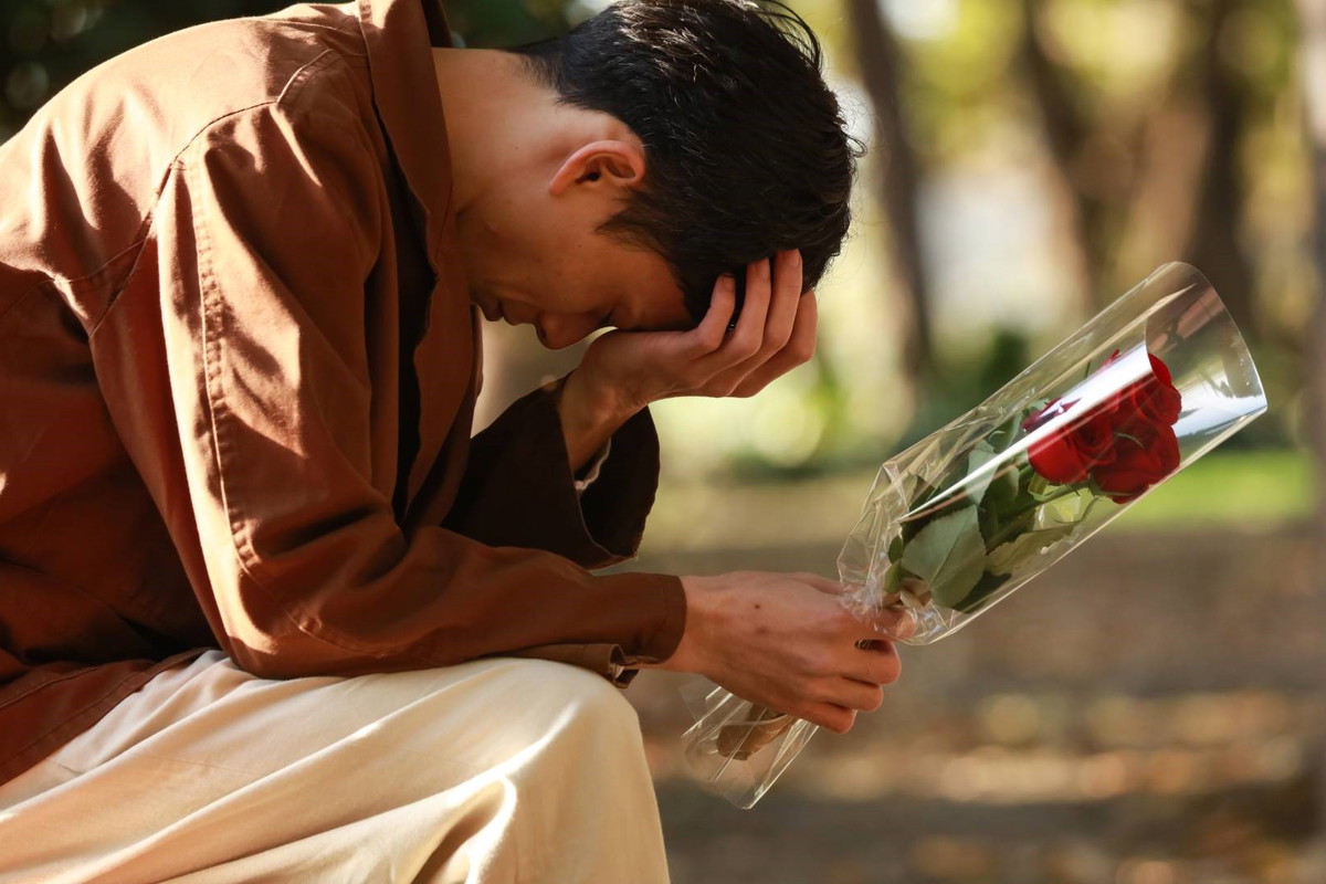 Wskazano 3 znaki zodiaku, które mylą przyjaźń z miłością. Wciąż mają złamane serce