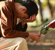 Wskazano 3 znaki zodiaku, które mylą przyjaźń z miłością. Wciąż mają złamane serce