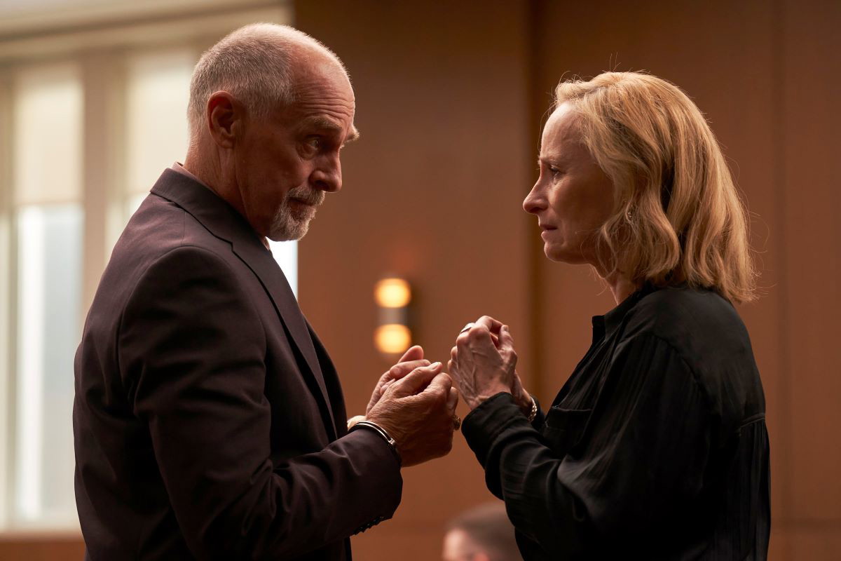 Kadr z serialu Oskarżeni