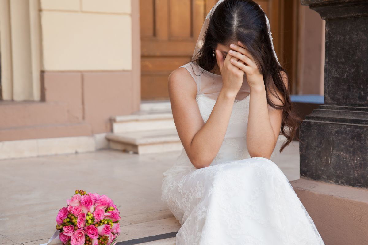 płacząca panna młoda