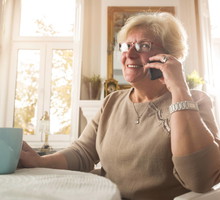 Oto imiona kobiet, które są strasznymi gadułami. 5 pań ciągle wiszą na telefonie