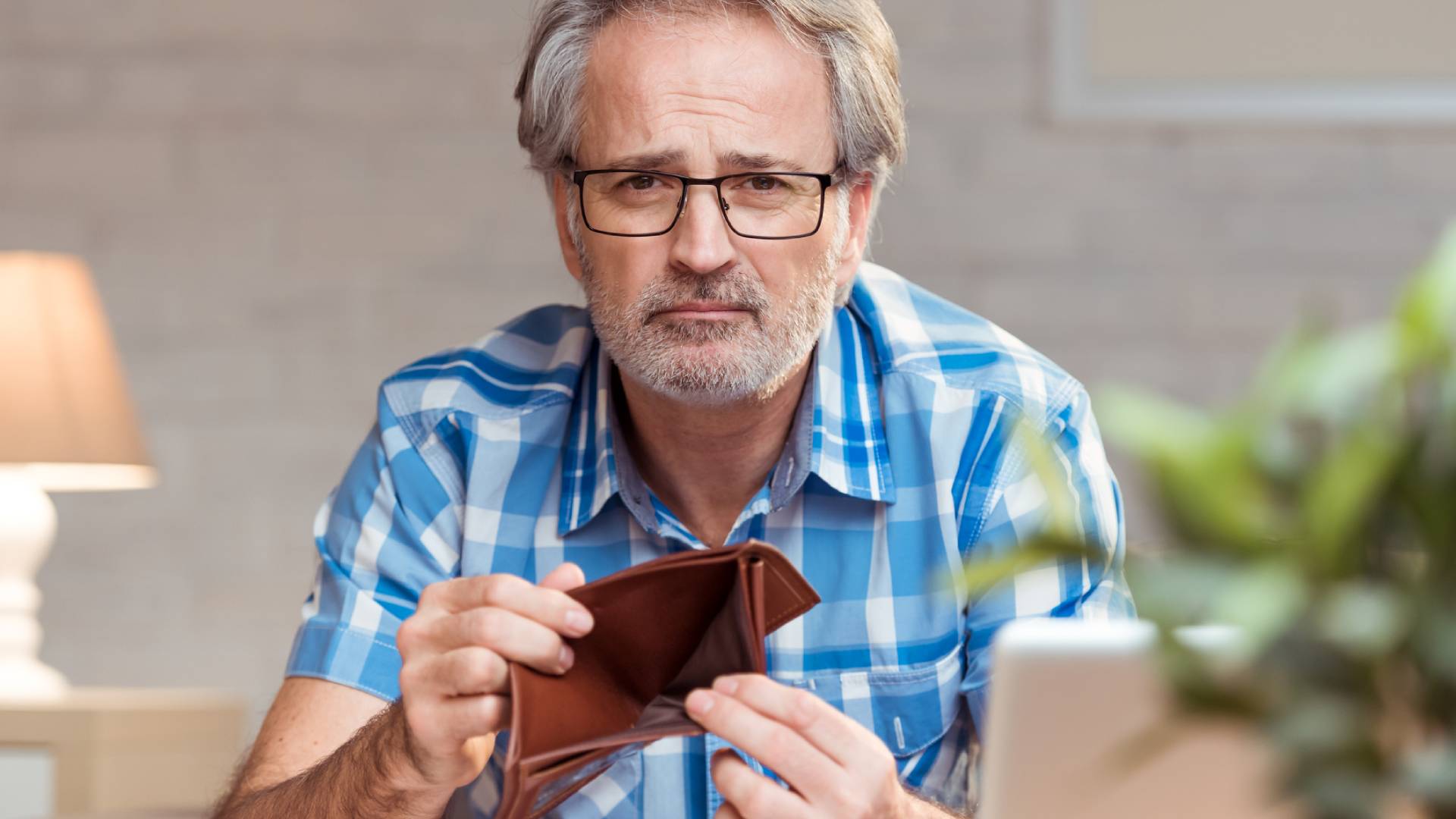 Oto imiona mężczyzn, którzy zaciskają pasa na urlopie. Aż 5 panów zepsuje wakacje swoim bliskim