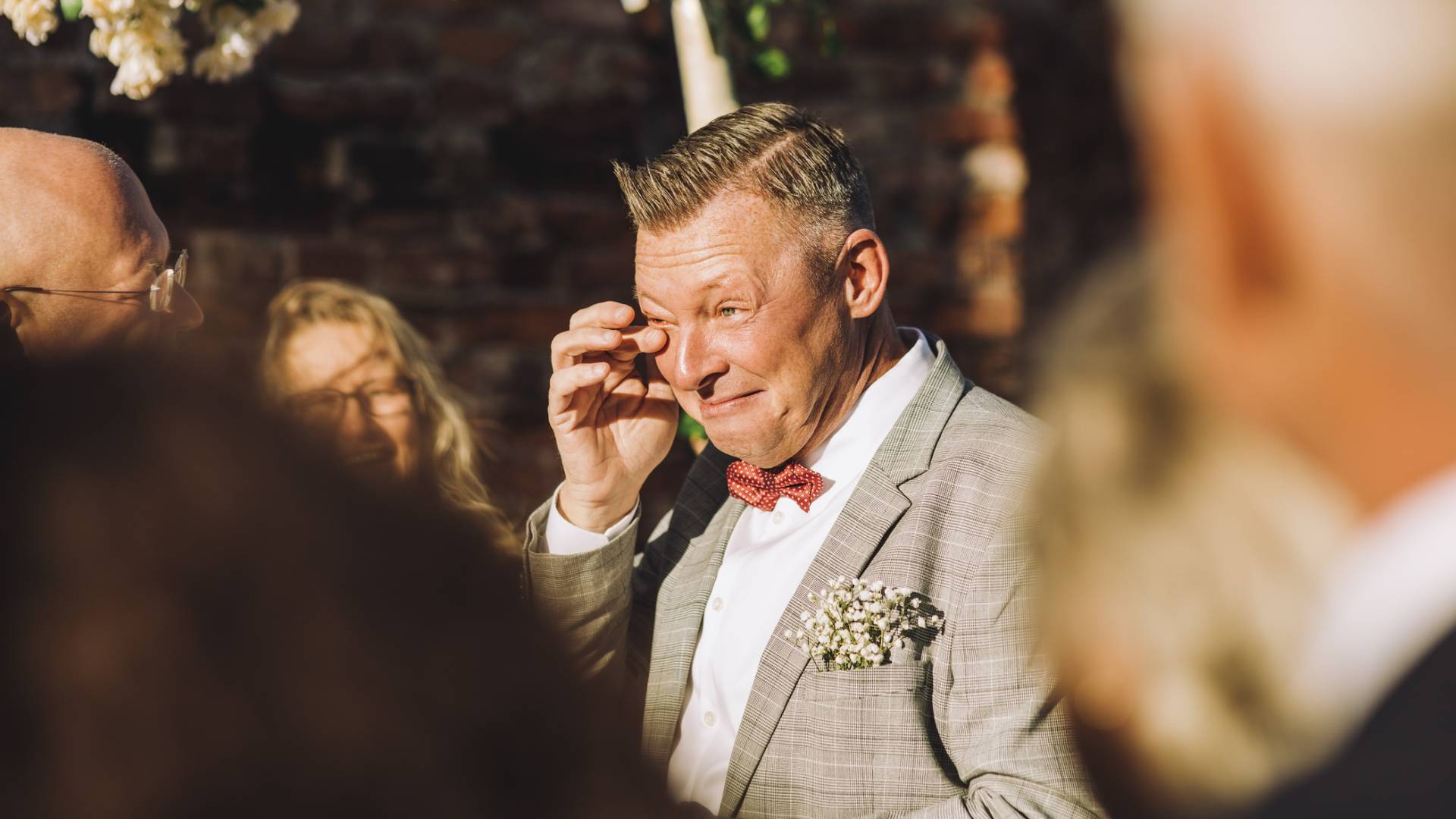 Faceci o tych 5 imionach mają wrażliwą duszę. Zawsze wzruszają ich piękne historie