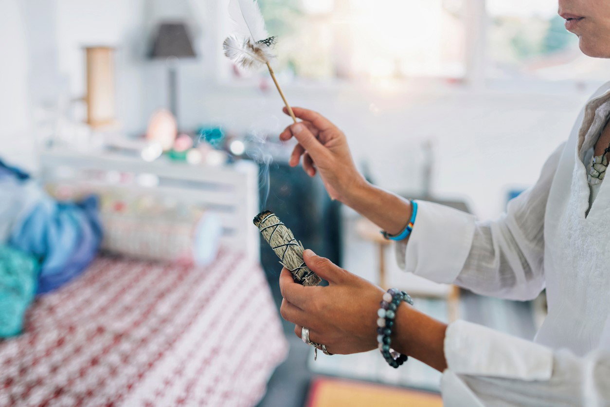 rytuał oczyszczania domu