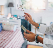 rytuał oczyszczania domu