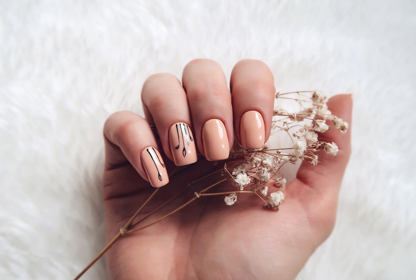 Miodowy blond: ten kolor włosów jest idealny na lato. Podkreśla opaleniznę i odmładza